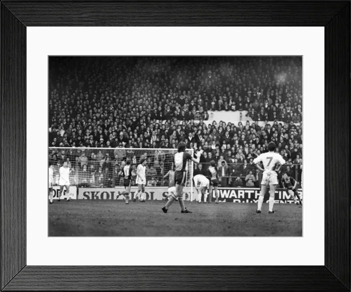 Framed Print : Leeds United 0 v. Southampton 3. Division One Football. January 1981 MF01-07-045 Framed Print : Leeds United 0 v. Southampton 3. Division One Football. January 1981 MF01-07-045