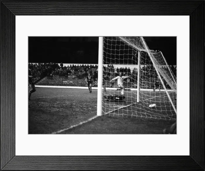 Framed Print : Leeds United 0 v. Southampton 3. Division One Football. January 1981 MF01-07-047