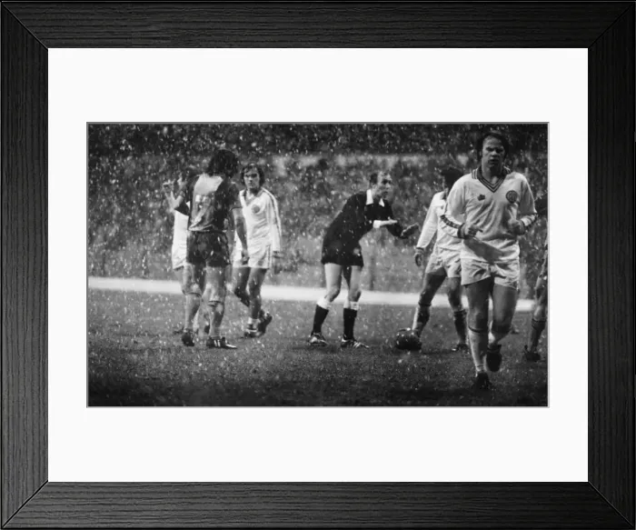 Framed Print : Leeds United 0 v. Southampton 3. Division One Football. January 1981 MF01-07-042 Framed Print : Leeds United 0 v. Southampton 3. Division One Football. January 1981 MF01-07-042