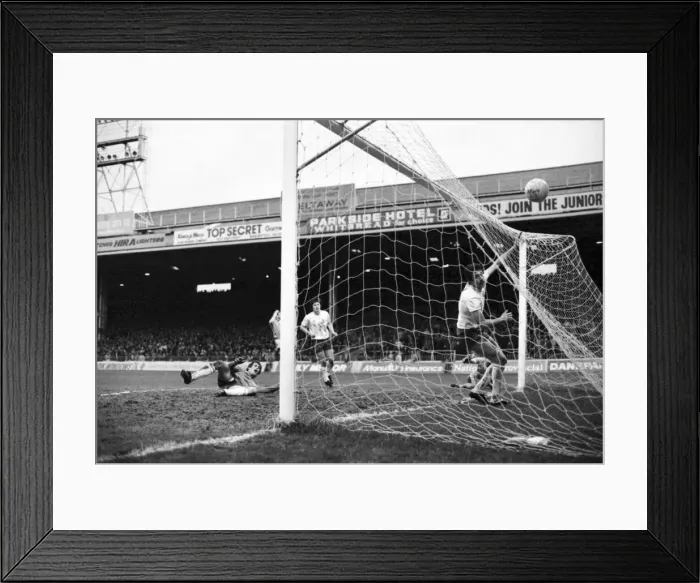 Framed Print : English League Division One match at Maine Road Manchester City 2 v Tottenham Framed Print : English League Division One match at Maine Road Manchester City 2 v Tottenham