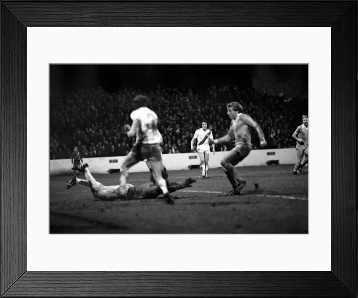 Framed Print : Manchester City 4 v. Crystal Palace 0. F. A Cup Football. January 1981 MF01-03-017