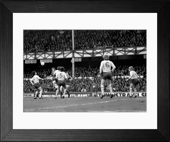 Framed Print : Everton 2 v. Arsenal 0. F. A Cup. January 1981 MF01-01-017 Framed Print : Everton 2 v. Arsenal 0. F. A Cup. January 1981 MF01-01-017
