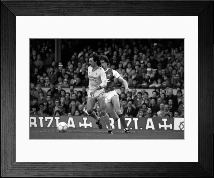 Framed Print : Division One Football 1985  /  86 Season. Arsenal v Liverpool, Highbury