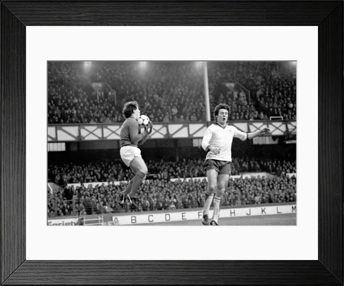 Framed Print : Everton 2 v. Arsenal 0. F. A Cup. January 1981 MF01-01-068 Framed Print : Everton 2 v. Arsenal 0. F. A Cup. January 1981 MF01-01-068