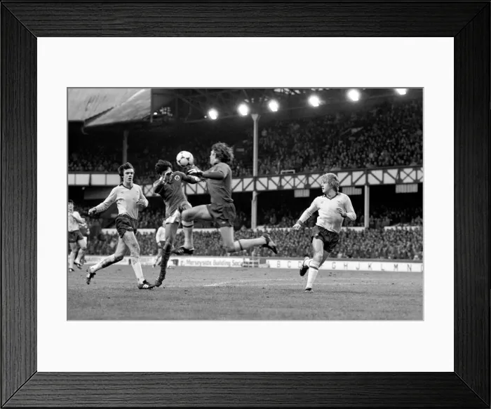 Framed Print : Everton 2 v. Arsenal 0. F. A Cup. January 1981 MF01-01-023 Framed Print : Everton 2 v. Arsenal 0. F. A Cup. January 1981 MF01-01-023