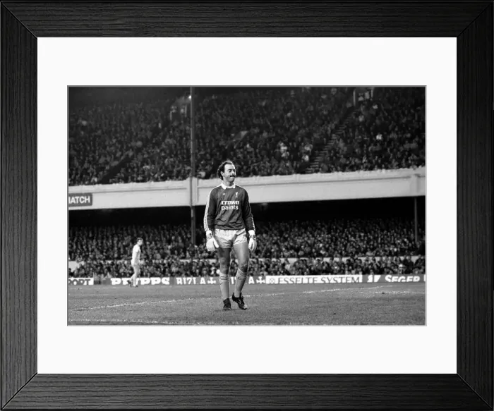 Framed Print : Division One Football 1985 / 86 Season. Arsenal v Liverpool, Highbury Framed Print : Division One Football 1985 / 86 Season. Arsenal v Liverpool, Highbury