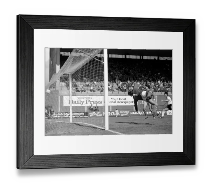 Framed Print : Pre-season friendly 1985 / 86 Season Bristol v. Manchester United. August 1985 LF15-01-031 Framed Print : Pre-season friendly 1985 / 86 Season Bristol v. Manchester United. August 1985 LF15-01-031