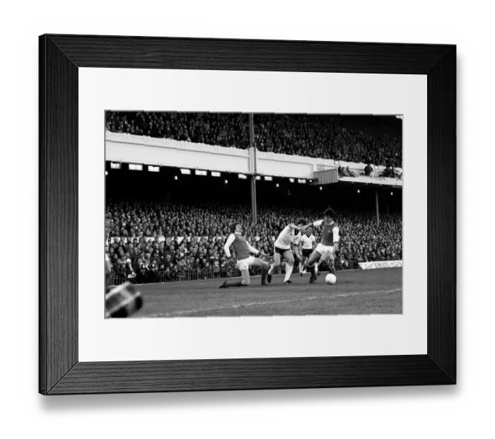 Framed Print : Division One Football 1980  /  81. Arsenal v Ipswich, Highbury