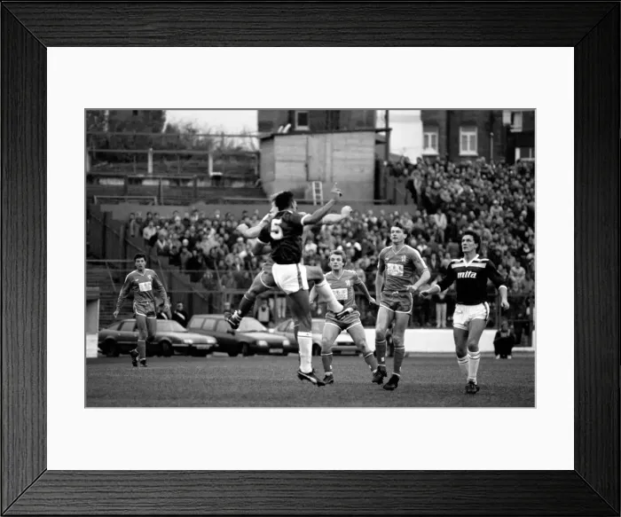 Framed Print : Chelsea 4 v. Aston Villa 1. Division One Football. December 1986 LF21-24-074