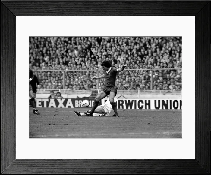 Framed Print : English League Cup Final 1980 / 81 Season. West Ham United v Liverpool, Wembley Framed Print : English League Cup Final 1980 / 81 Season. West Ham United v Liverpool, Wembley