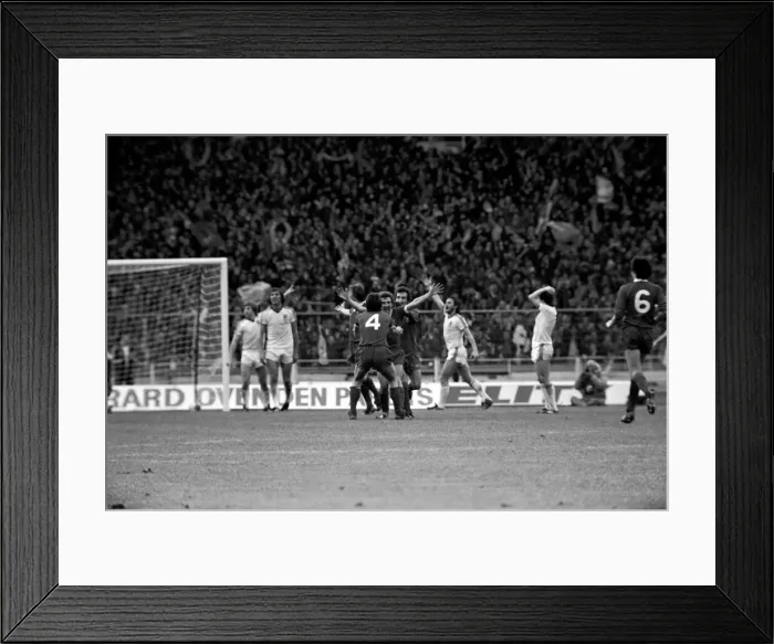 Framed Print : English League Cup Final 1980 / 81 Season. West Ham United v Liverpool, Wembley Framed Print : English League Cup Final 1980 / 81 Season. West Ham United v Liverpool, Wembley