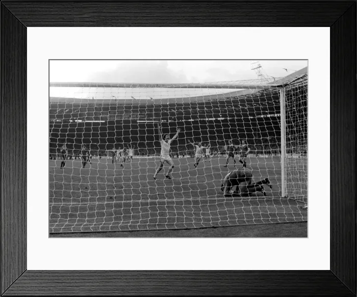 Framed Print : English League Cup Final 1980 / 81 Season. West Ham United v Liverpool, Wembley Framed Print : English League Cup Final 1980 / 81 Season. West Ham United v Liverpool, Wembley