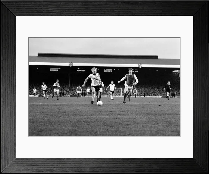 Framed Print : Division One Football 1980 / 81. Arsenal v Ipswich, Highbury Framed Print : Division One Football 1980 / 81. Arsenal v Ipswich, Highbury