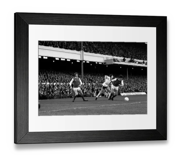 Framed Print : Division One Football 1980 / 81. Arsenal v Ipswich, Highbury Framed Print : Division One Football 1980 / 81. Arsenal v Ipswich, Highbury
