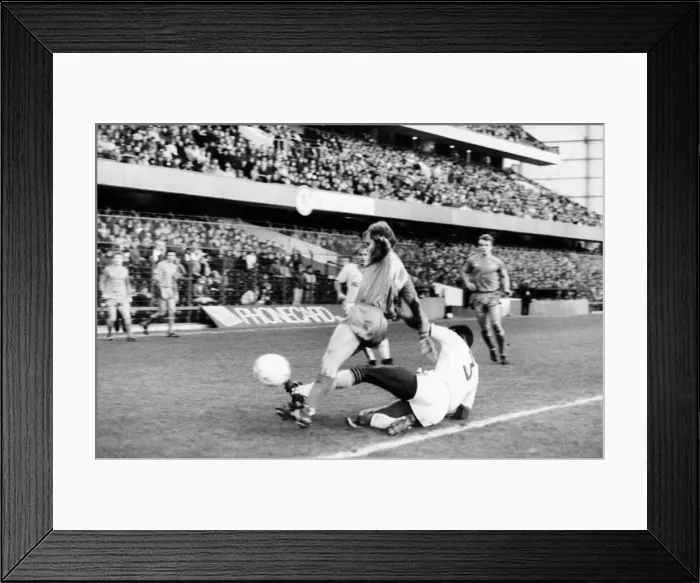 Framed Print : Chelsea 1 v. Luton 0. Division One Football. January 1986 LF18-01-054 Framed Print : Chelsea 1 v. Luton 0. Division One Football. January 1986 LF18-01-054