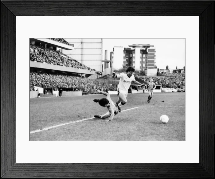 Framed Print : Chelsea 1 v. Luton 0. Division One Football. January 1986 LF18-01-003 Framed Print : Chelsea 1 v. Luton 0. Division One Football. January 1986 LF18-01-003