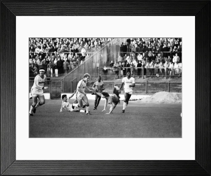Framed Print : Chelsea 1 v. Luton 0. Division One Football. January 1986 LF18-01-042 Framed Print : Chelsea 1 v. Luton 0. Division One Football. January 1986 LF18-01-042