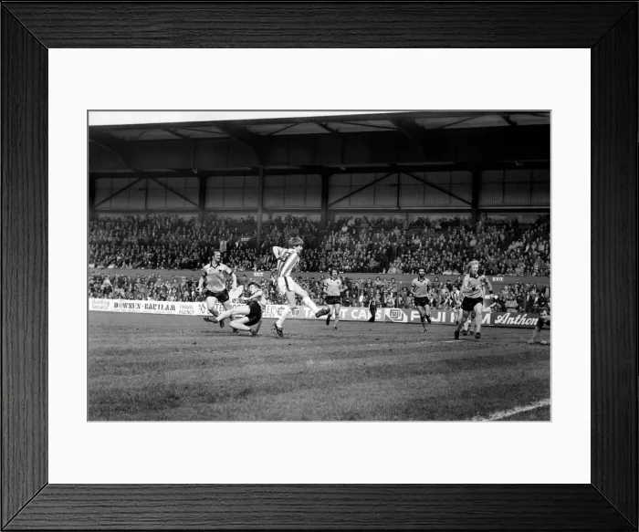 Framed Print : Stoke City 3 v. Wolverhampton Wanderers 2. Division One Football. May 1981 MF02-29-038 Framed Print : Stoke City 3 v. Wolverhampton Wanderers 2. Division One Football. May 1981 MF02-29-038