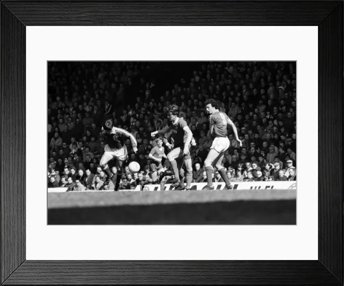 Framed Print : Liverpool 0 v. Sunderland 1. Division One Football. May 1981 MF02-27-035 Framed Print : Liverpool 0 v. Sunderland 1. Division One Football. May 1981 MF02-27-035