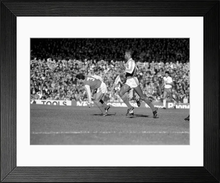 Framed Print : Arsenal 0 v. West Ham United 0. Division One Football. November 1986 LF20-25-021 Framed Print : Arsenal 0 v. West Ham United 0. Division One Football. November 1986 LF20-25-021