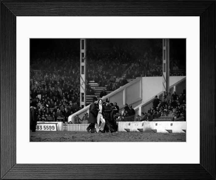 Framed Print : Manchester City 3 v. Middlesbrough 2. Division One Football. January 1981 MF01-13-111