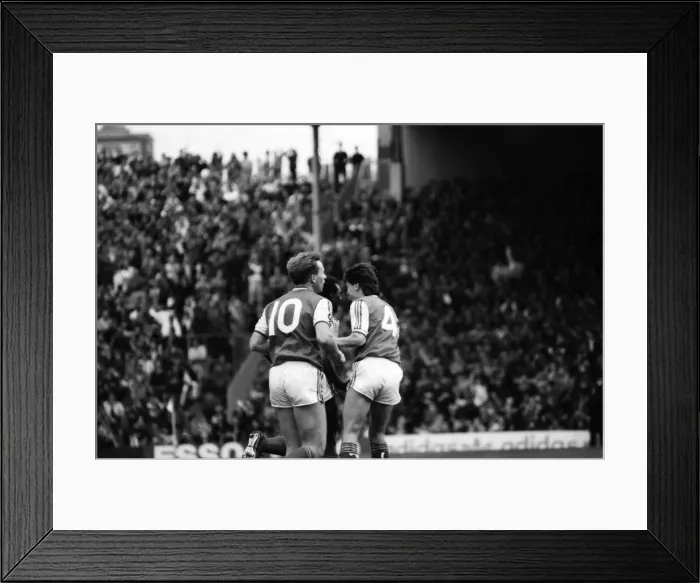 Framed Print : Arsenal 3 v. Chelsea 1. Division One Football. October 1986 LF20-14-069