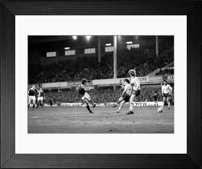 Framed Print : Everton 2 v. Arsenal 0. F. A Cup. January 1981 MF01-01-048 Framed Print : Everton 2 v. Arsenal 0. F. A Cup. January 1981 MF01-01-048