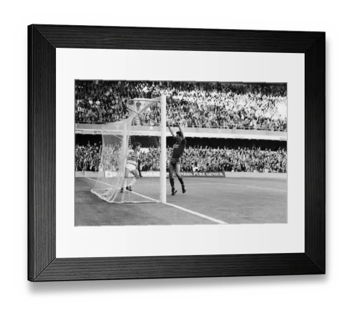 Framed Print : Queens Park Rangers 1 v. Liverpool 3. Division One Football. November 1986 LF20-27-060 Framed Print : Queens Park Rangers 1 v. Liverpool 3. Division One Football. November 1986 LF20-27-060