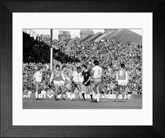 Framed Print : Arsenal 0 v. West Ham United 0. Division One Football. November 1986 LF20-25-026