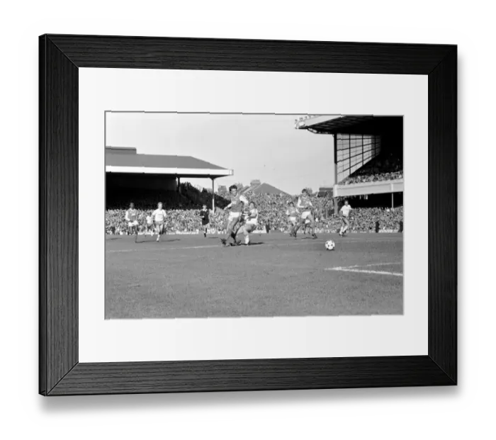 Framed Print : Arsenal 0 v. West Ham United 0. Division One Football. November 1986 LF20-25-091