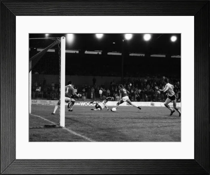 Framed Print : Charlton 0 v. Arsenal 2. Division One Football. November 1986 LF20-20-005