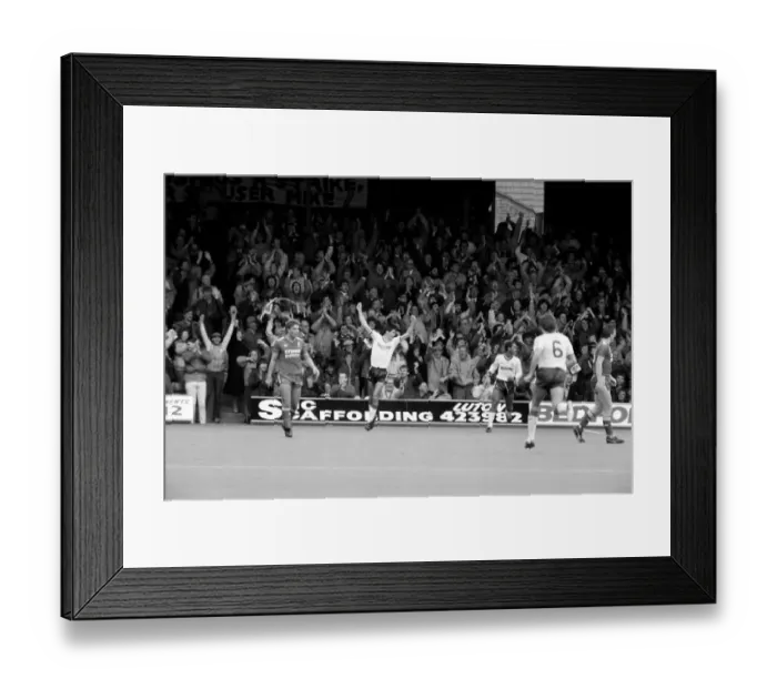 Framed Print : Luton 4 v. Liverpool 1. Division One Football. October 1986 LF20-16-078 Framed Print : Luton 4 v. Liverpool 1. Division One Football. October 1986 LF20-16-078