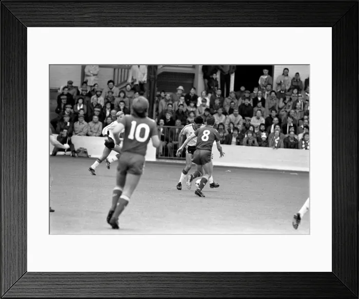 Framed Print : Luton 4 v. Liverpool 1. Division One Football. October 1986 LF20-16-057 Framed Print : Luton 4 v. Liverpool 1. Division One Football. October 1986 LF20-16-057
