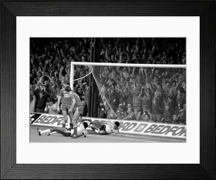 Framed Print : Luton 4 v. Liverpool 1. Division One Football. October 1986 LF20-16-060 Framed Print : Luton 4 v. Liverpool 1. Division One Football. October 1986 LF20-16-060