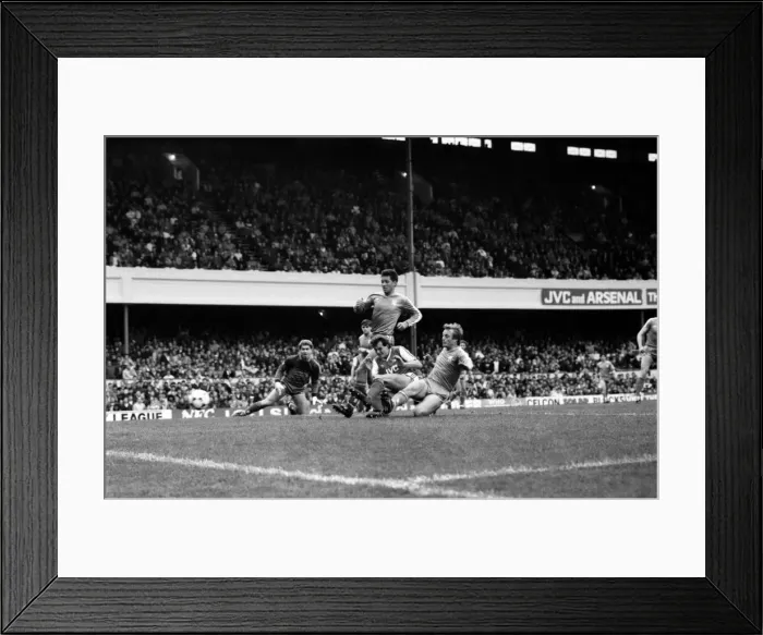 Framed Print : Arsenal 3 v. Chelsea 1. Division One Football. October 1986 LF20-14-067 Framed Print : Arsenal 3 v. Chelsea 1. Division One Football. October 1986 LF20-14-067