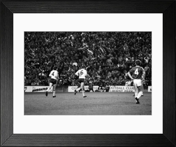 Framed Print : Charlton 0 v. Arsenal 2. Division One Football. November 1986 LF20-20-049