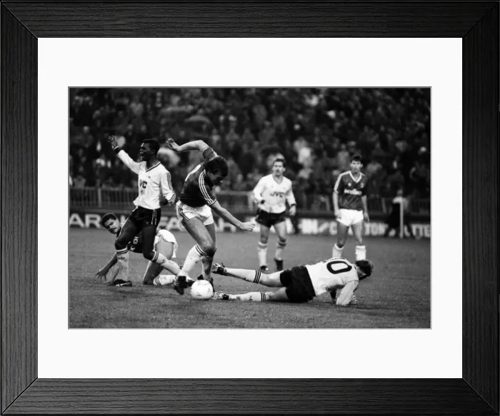 Framed Print : Charlton 0 v. Arsenal 2. Division One Football. November 1986 LF20-20-052 Framed Print : Charlton 0 v. Arsenal 2. Division One Football. November 1986 LF20-20-052