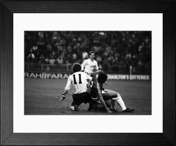 Framed Print : Charlton 0 v. Arsenal 2. Division One Football. November 1986 LF20-20-041 Framed Print : Charlton 0 v. Arsenal 2. Division One Football. November 1986 LF20-20-041