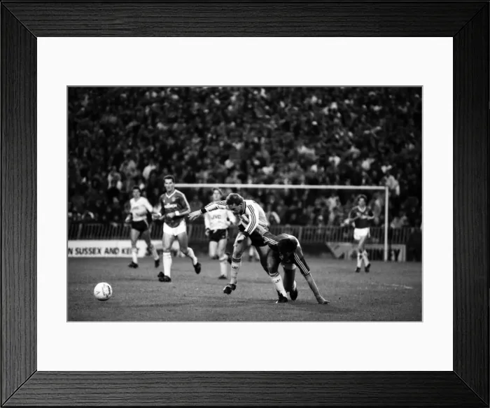 Framed Print : Charlton 0 v. Arsenal 2. Division One Football. November 1986 LF20-20-037