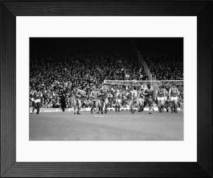 Framed Print : Arsenal 3 v. Chelsea 1. Division One Football. October 1986 LF20-14-073 Framed Print : Arsenal 3 v. Chelsea 1. Division One Football. October 1986 LF20-14-073