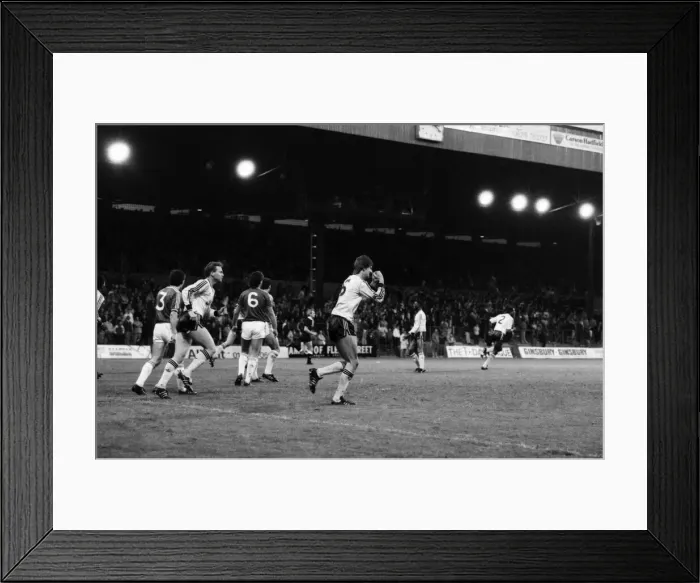 Framed Print : Charlton 0 v. Arsenal 2. Division One Football. November 1986 LF20-20-014 Framed Print : Charlton 0 v. Arsenal 2. Division One Football. November 1986 LF20-20-014