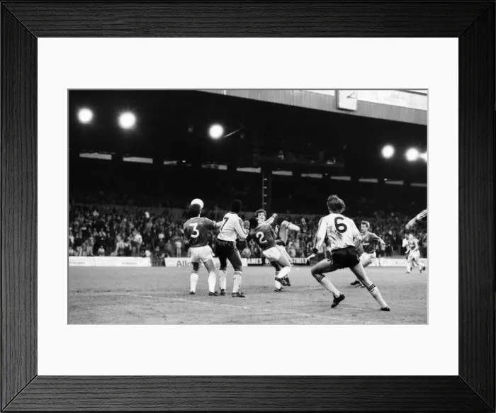 Framed Print : Charlton 0 v. Arsenal 2. Division One Football. November 1986 LF20-20-002 Framed Print : Charlton 0 v. Arsenal 2. Division One Football. November 1986 LF20-20-002