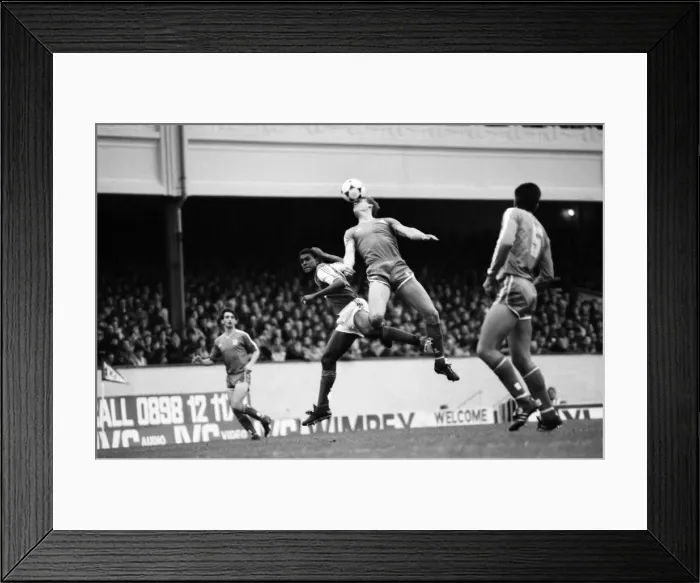 Framed Print : Arsenal 3 v. Chelsea 1. Division One Football. October 1986 LF20-14-092