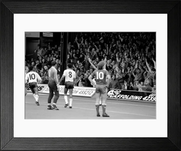 Framed Print : Luton 4 v. Liverpool 1. Division One Football. October 1986 LF20-16-064 Framed Print : Luton 4 v. Liverpool 1. Division One Football. October 1986 LF20-16-064