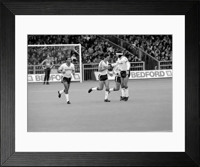 Framed Print : Luton 4 v. Liverpool 1. Division One Football. October 1986 LF20-16-020 Framed Print : Luton 4 v. Liverpool 1. Division One Football. October 1986 LF20-16-020
