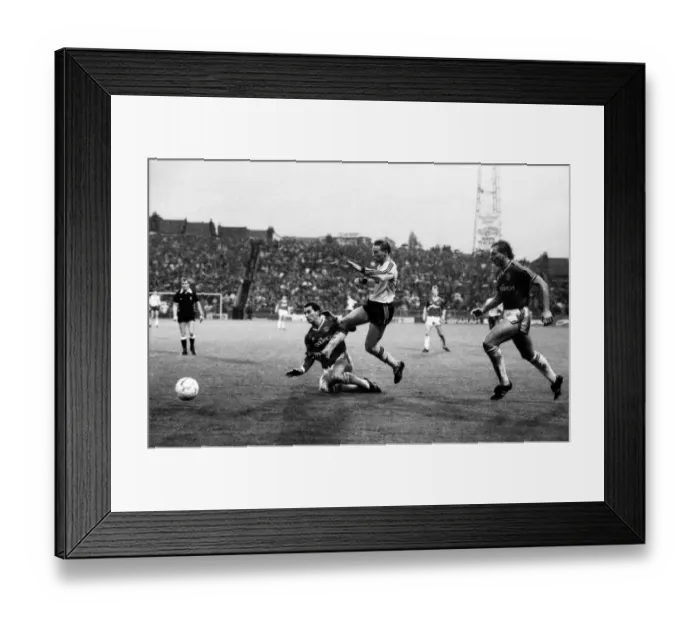 Framed Print : Charlton 0 v. Arsenal 2. Division One Football. November 1986 LF20-20-069 Framed Print : Charlton 0 v. Arsenal 2. Division One Football. November 1986 LF20-20-069