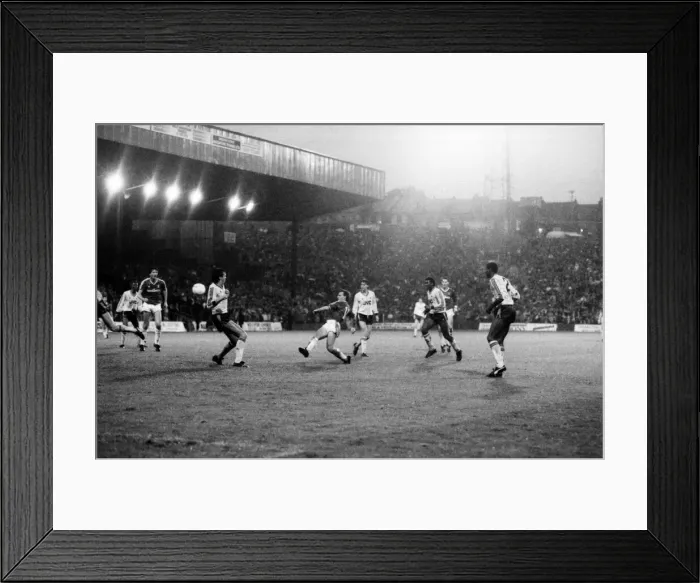 Framed Print : Charlton 0 v. Arsenal 2. Division One Football. November 1986 LF20-20-065 Framed Print : Charlton 0 v. Arsenal 2. Division One Football. November 1986 LF20-20-065