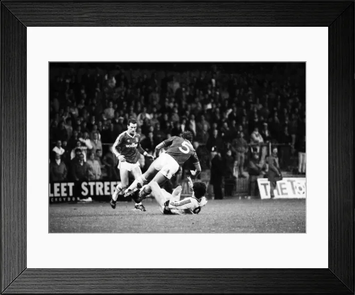 Framed Print : Charlton 0 v. Arsenal 2. Division One Football. November 1986 LF20-20-059