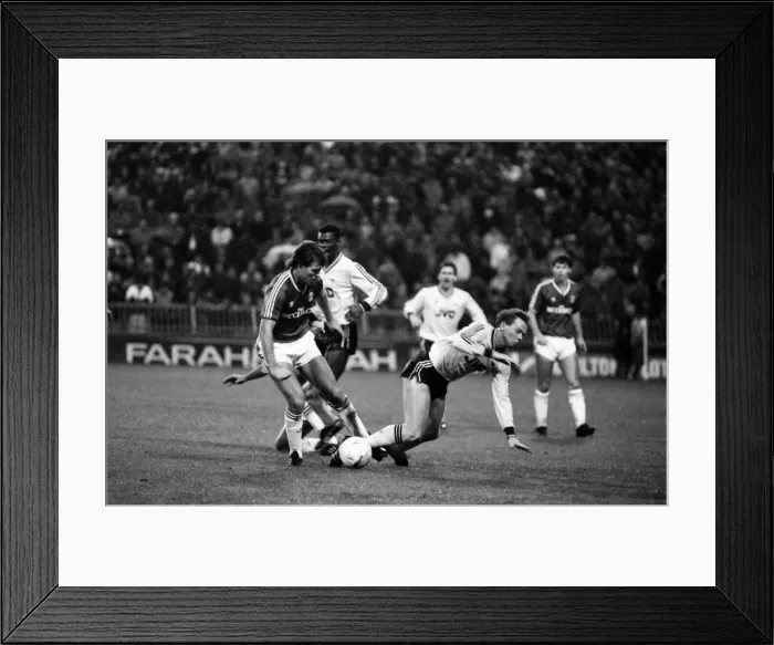 Framed Print : Charlton 0 v. Arsenal 2. Division One Football. November 1986 LF20-20-051 Framed Print : Charlton 0 v. Arsenal 2. Division One Football. November 1986 LF20-20-051