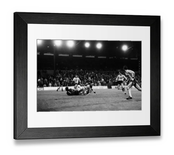 Framed Print : Charlton 0 v. Arsenal 2. Division One Football. November 1986 LF20-20-066